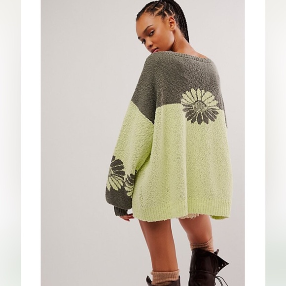 NWOT Free People In Bloom Oversized Sweater Floral Print Soft Cozy Boho S Green - Picture 3 of 12